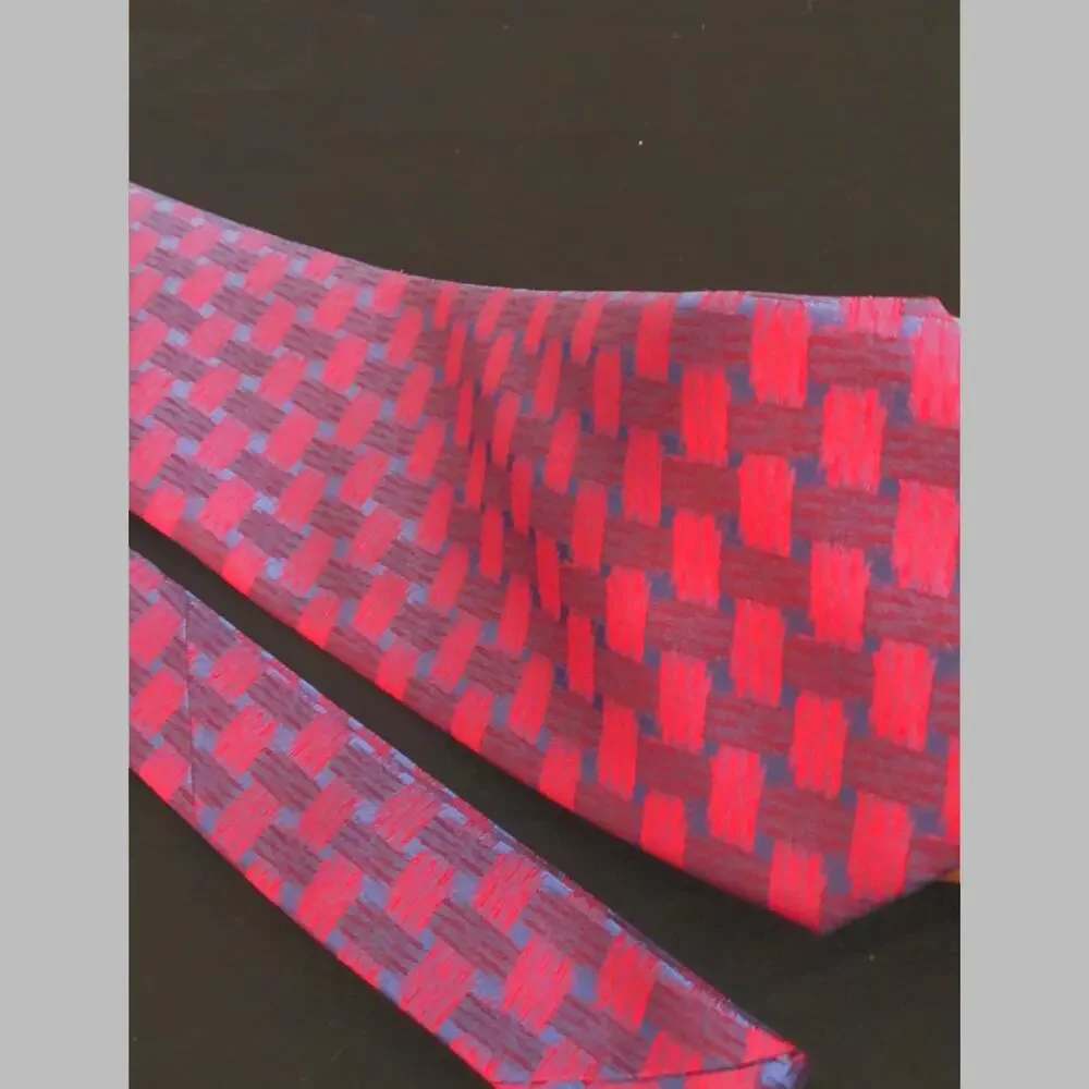 Kenneth Cole New York  SEXY Shimmer Red‎ and Blue Men’s Tie